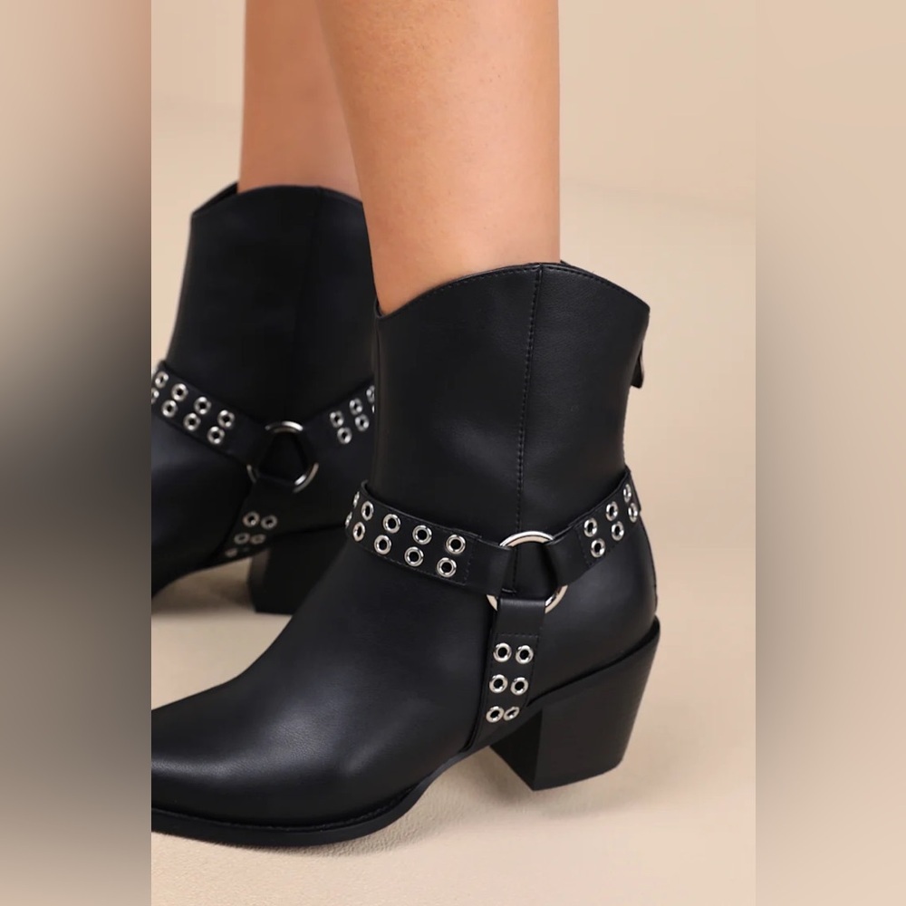 Women’s Black Booties Block Heel Silver Accents Chelsea Boot Size 8 Fall Boot - Picture 3 of 16